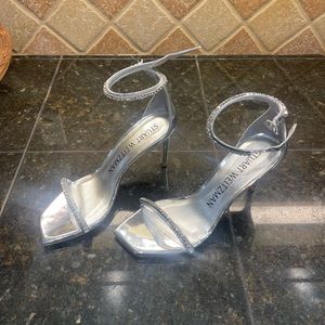 BRAND NEW Stuart Weitzman Nudistcurve Glam II